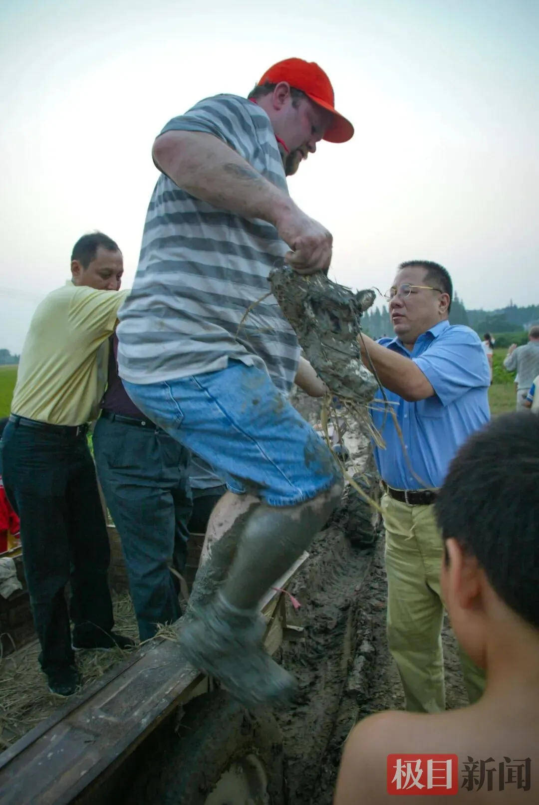 足球盘口代理_因为一架美国战机足球盘口代理,湖北这个村庄决定改名!