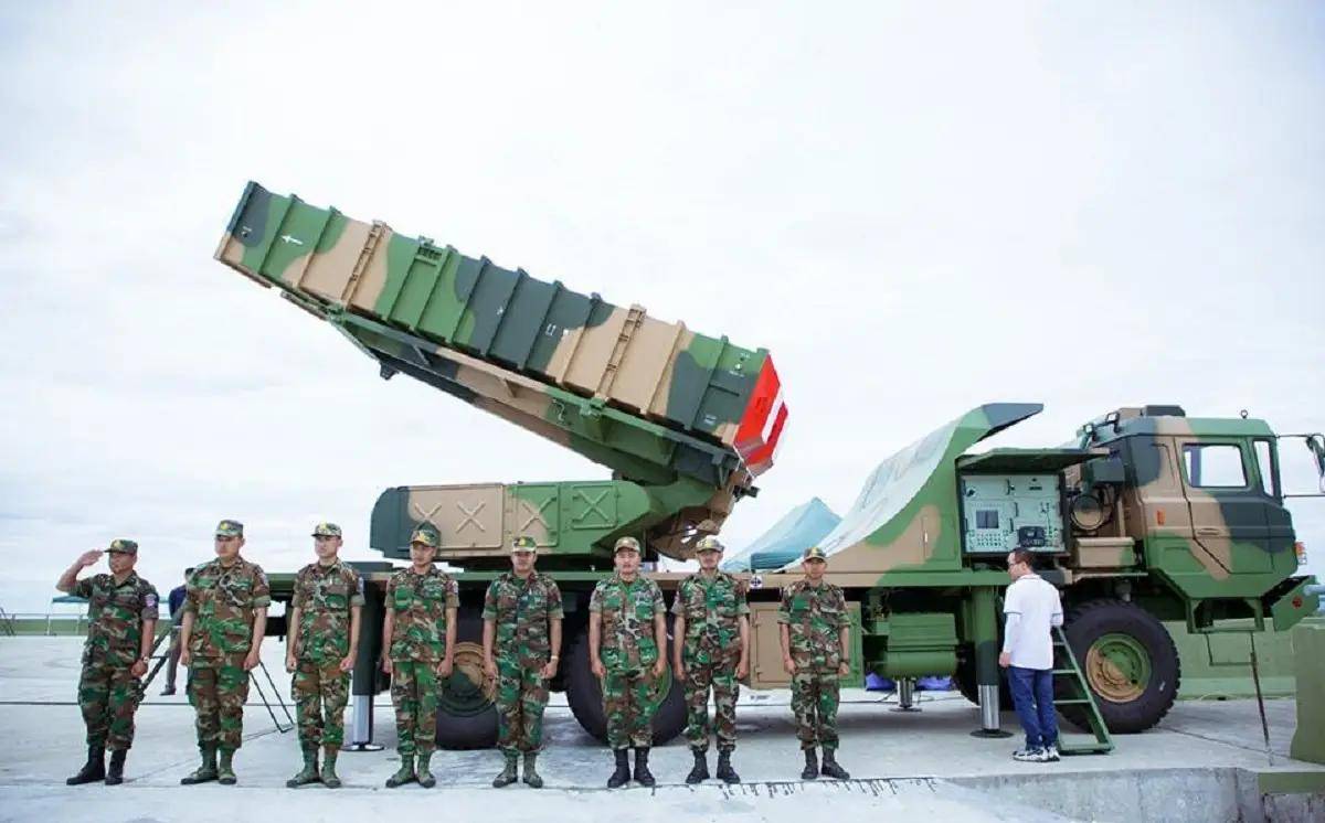 皇冠体育App下载_中国制防空导弹击落F-16？泰国48架战机集结皇冠体育App下载，关键时刻将扑向金边