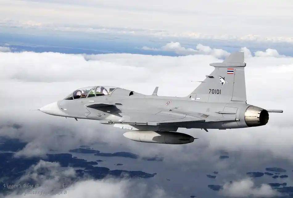 皇冠体育App下载_中国制防空导弹击落F-16？泰国48架战机集结皇冠体育App下载，关键时刻将扑向金边