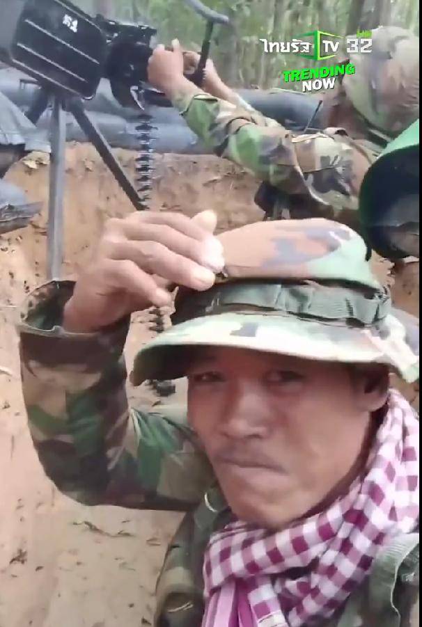 皇冠信用网会员注册_泰国狙击手开火皇冠信用网会员注册，中国85高机打出超越射击，柬埔寨战士光膀子打81