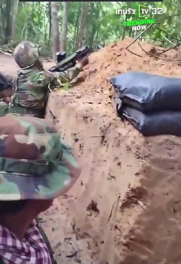 皇冠信用网会员注册_泰国狙击手开火皇冠信用网会员注册，中国85高机打出超越射击，柬埔寨战士光膀子打81