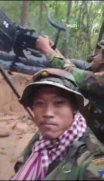 皇冠信用网会员注册_泰国狙击手开火皇冠信用网会员注册，中国85高机打出超越射击，柬埔寨战士光膀子打81