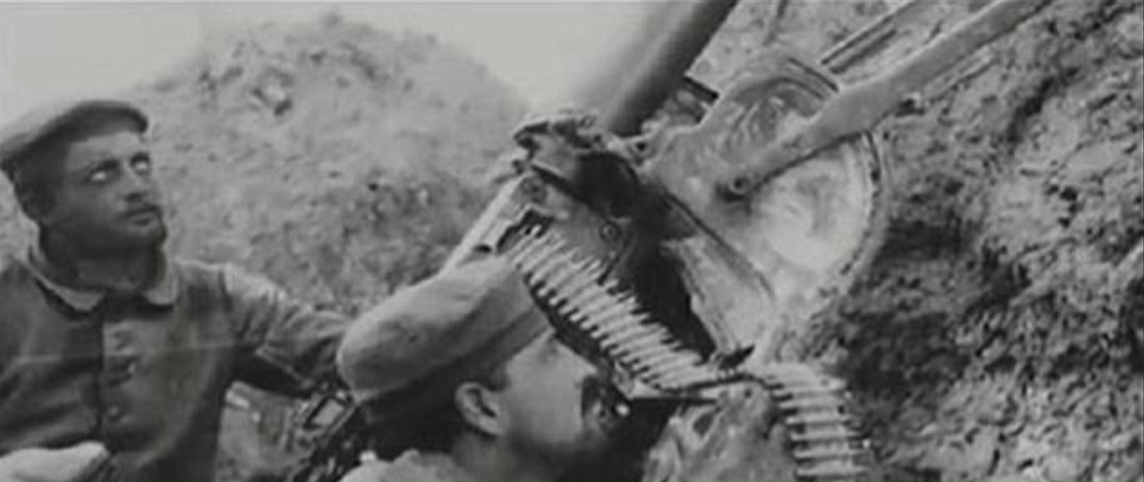 皇冠信用网会员注册_泰国狙击手开火皇冠信用网会员注册，中国85高机打出超越射击，柬埔寨战士光膀子打81