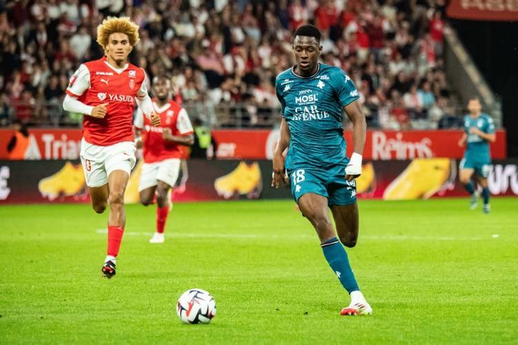 皇冠足球管理平台出租_要价1500万镑皇冠足球管理平台出租!太阳报:曼联与布伦特福德竞争梅斯18岁前锋盖耶