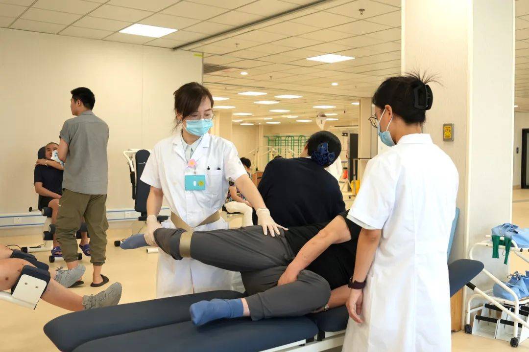 皇冠信用盘正网_杭州32岁小伙每天打篮球到深夜皇冠信用盘正网，一查“韧带撕裂”！近期多人中招