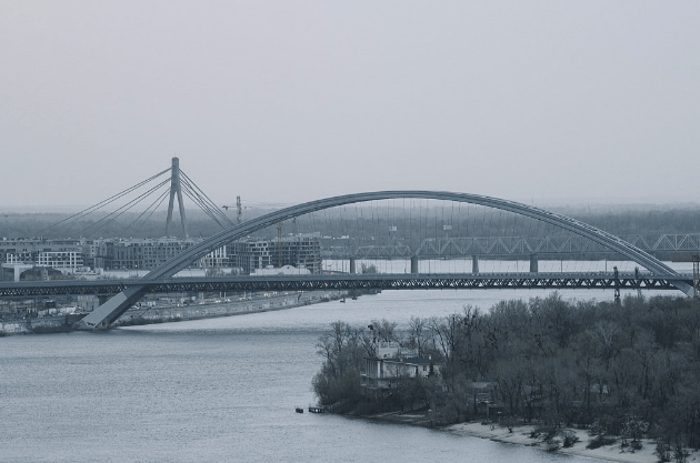 如何注册皇冠足球代理_俄乌重大转折点来了?基辅内部抗议内讧之际如何注册皇冠足球代理,俄军渗透部队的伏击,正撕裂乌克兰东部最后的防线