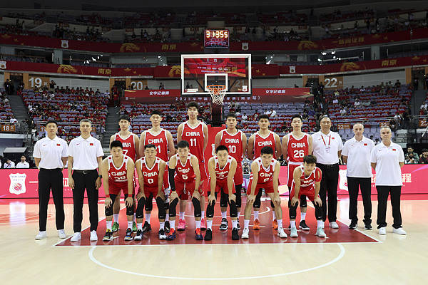 英格兰超级联赛_中国男篮带14人前往沙特 四号位球员刘礼嘉离队