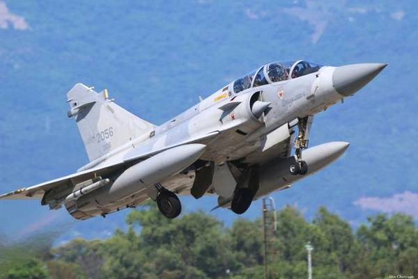 皇冠信用网代理注册_乌克兰幻影-2000战机被击落皇冠信用网代理注册，印媒：台军天塌了，中国博主们欢腾