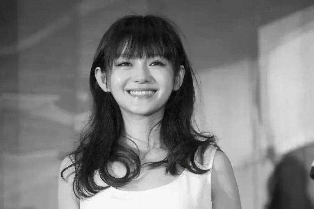 皇冠信用盘代理占成_24岁女生酷似大S走红:没整容