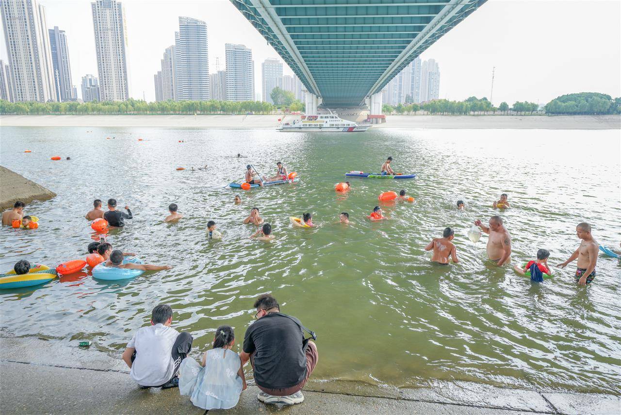 如何代理皇冠信用网_武汉多部门联合行动并提醒市民:远离两江通航水域如何代理皇冠信用网,莫让消暑变险情