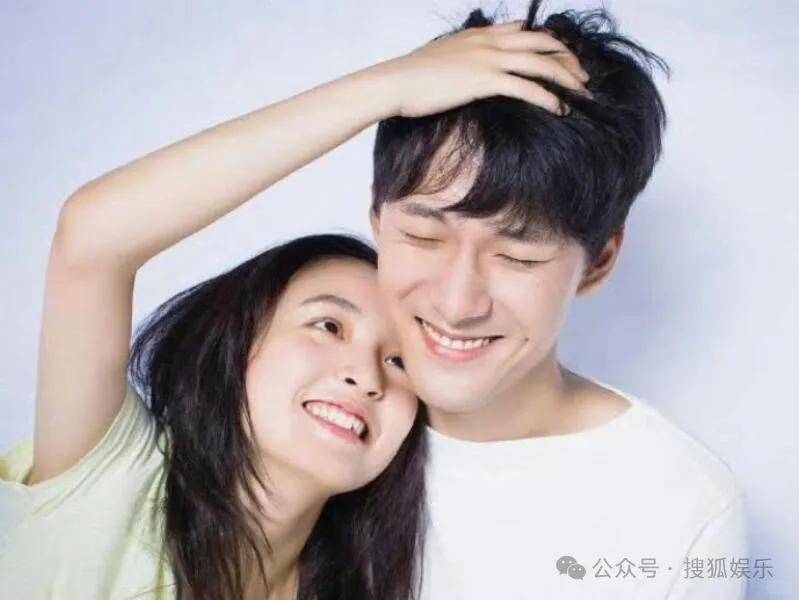 皇冠代理联系方式_离婚三年又被拍到亲密逛超市皇冠代理联系方式，他俩这是纯带娃还是真复合了？