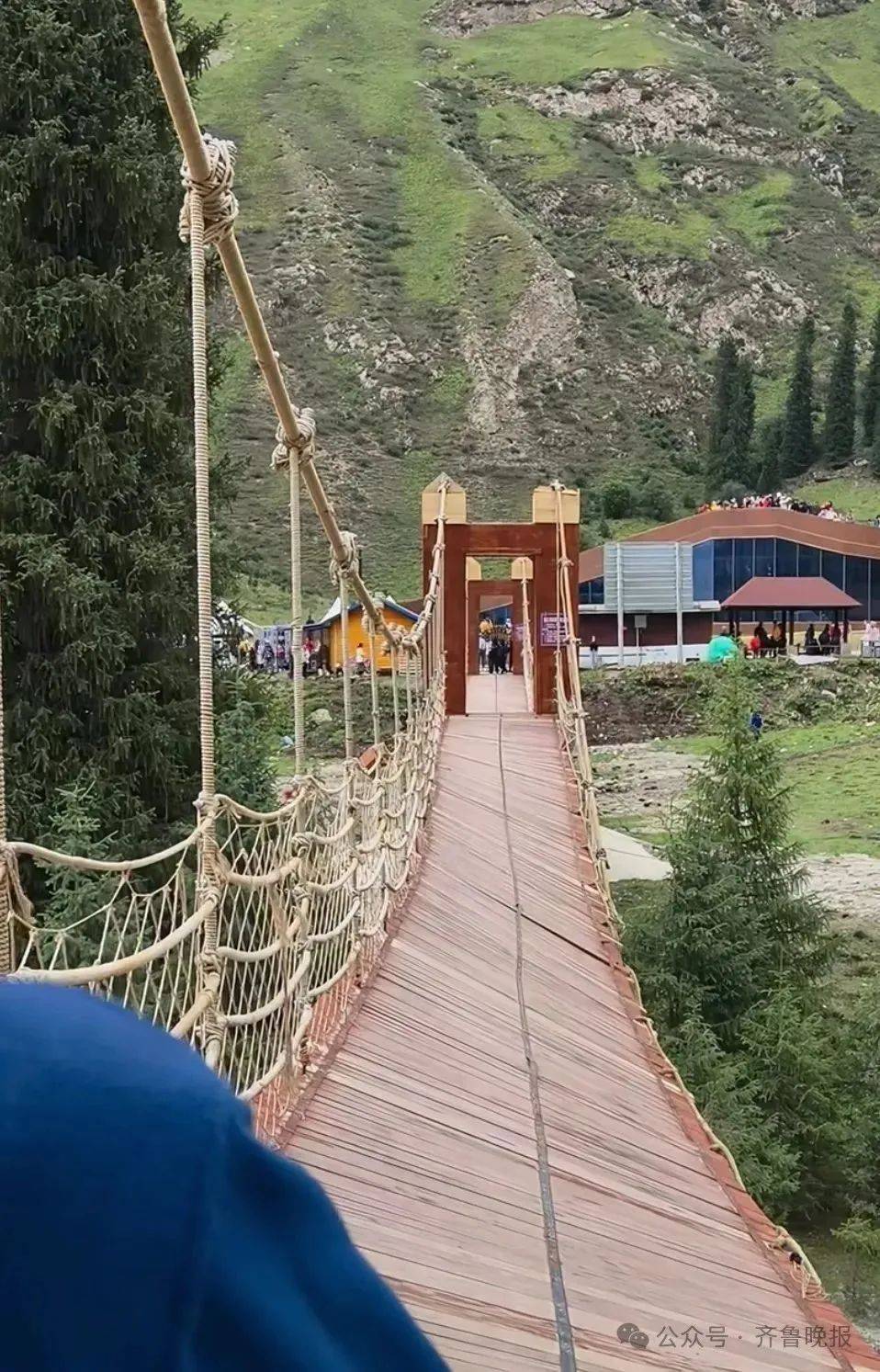 皇冠信用网代理如何注册_5人遇难24人受伤！新疆伊犁一景区吊桥桥索断裂皇冠信用网代理如何注册，亲历者称“现在手还在不断颤抖”