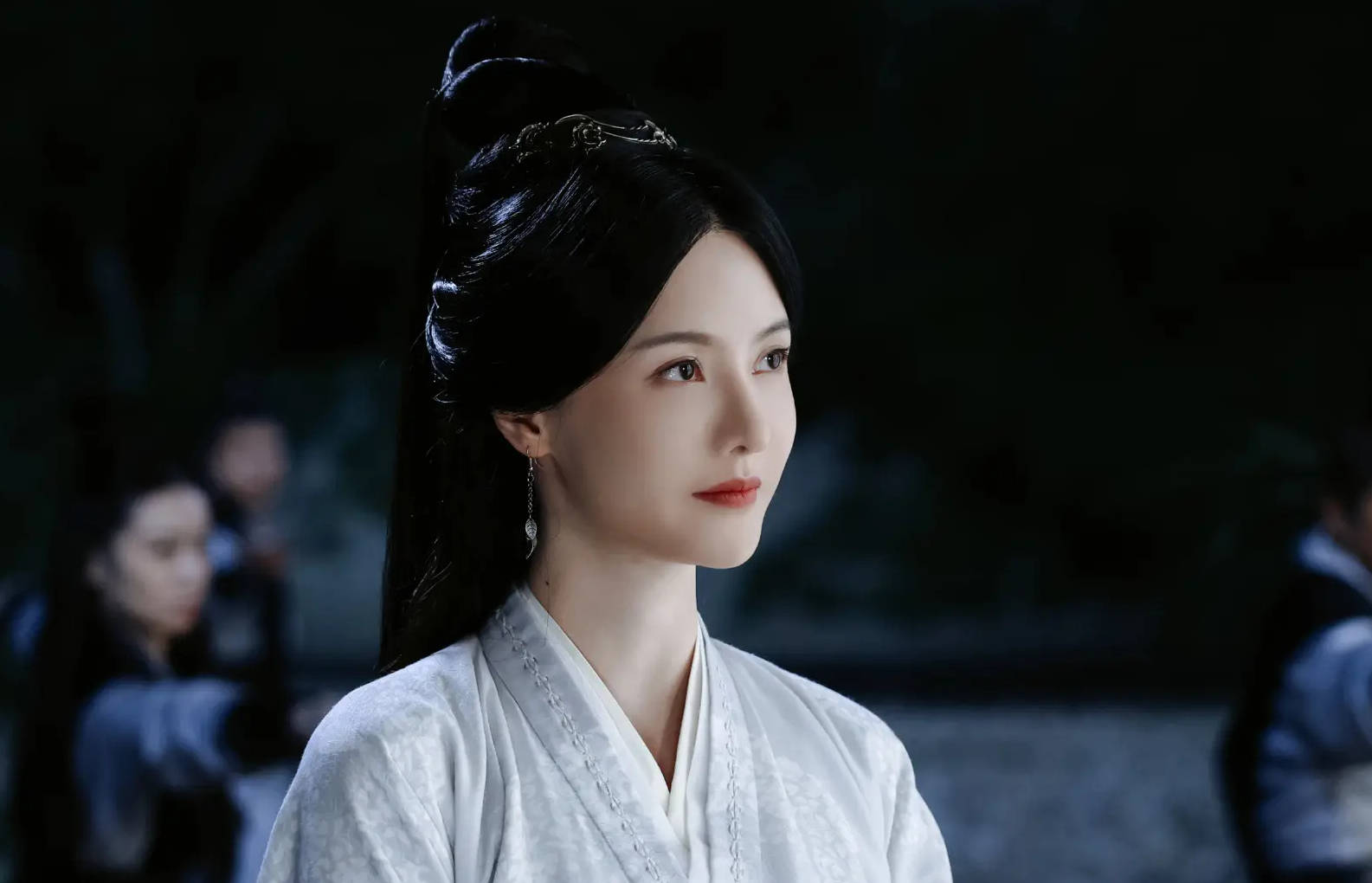 皇冠足球平台代理_张芷溪再发文喊话银河酷娱:何必对条款视而不见皇冠足球平台代理,那就法院见!