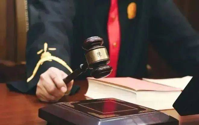 皇冠信用網在哪里开通_会计主任被调岗干保洁！虽薪资不变皇冠信用網在哪里开通，但拒服从安排！公司：旷工，辞退！双方闹至法院…