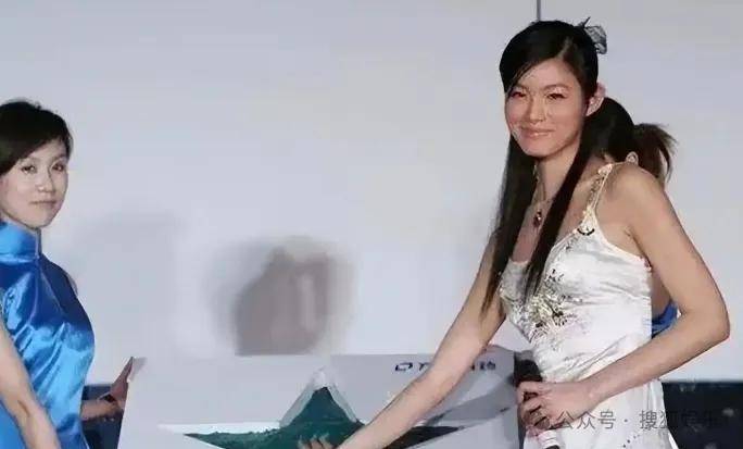 皇冠信用網在线开户_从爆红到突然消失好几年皇冠信用網在线开户,再出现已经胖到大家不敢认了?