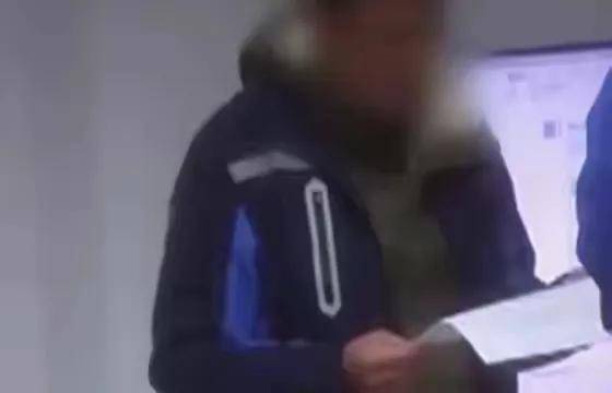 皇冠信用盘押金多少_拔几个插头收费300元皇冠信用盘押金多少！男子质疑啄木鸟“维修刺客”：他就没有修