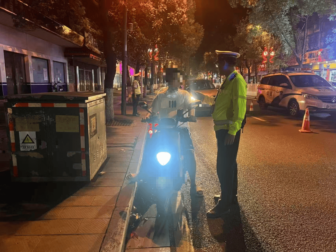 匈牙利甲组联赛_多地严查“人造太阳”匈牙利甲组联赛！湖南交警提醒