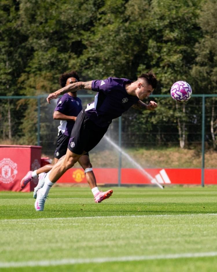 皇冠信用網占成代理_天空：塞斯科参加了曼联首训皇冠信用網占成代理，奥纳纳和齐尔克泽一同伤愈归队训练