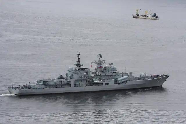 皇冠信用盘登2代理_日媒爆料：中国海军130mm舰炮咆哮皇冠信用盘登2代理！强势驱离侵入的日本驱逐舰！