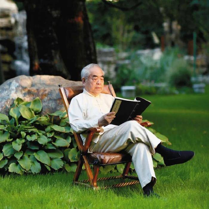 瑞典超级甲组联赛_画家范曾女儿发文称与父亲失联瑞典超级甲组联赛，其入股公司当晚仍直播带货，近1个月销售额过百万元