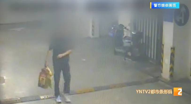 瓦埃勒vs米迪兰特_凌晨怪事！男子提着茅台袋子在车库瓦埃勒vs米迪兰特，翻垃圾桶竟为了.....