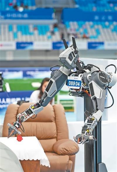特温特vsPSV埃因霍温_全球首个人形机器人运动会精彩瞬间（新时代画卷）