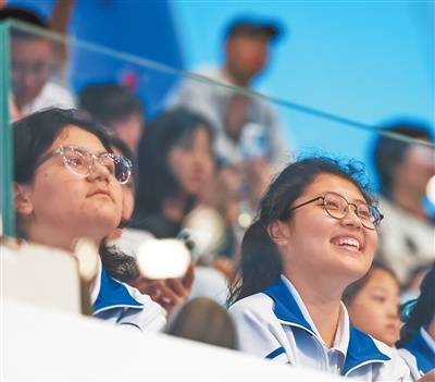 特温特vsPSV埃因霍温_全球首个人形机器人运动会精彩瞬间（新时代画卷）