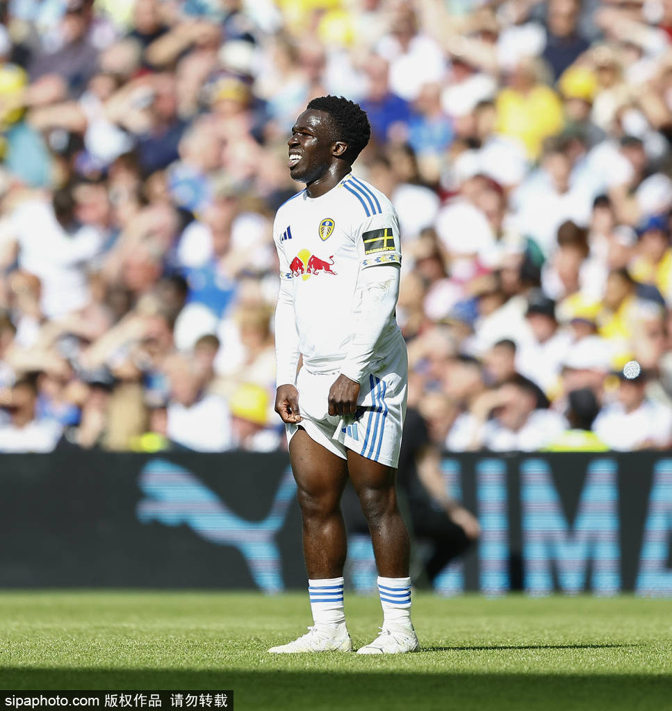 西班牙甲组联赛_新援闪耀圣西罗西班牙甲组联赛，米兰2-0战胜巴里：技术与战术的完美结合