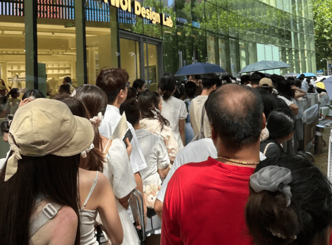 皇冠信用网登3代理_开业第一天就闭店!人多到崩溃皇冠信用网登3代理,排队超8小时,品牌道歉,补偿方案公布!