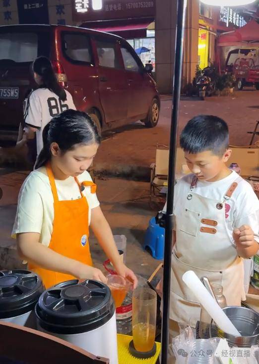 皇冠信用網开通_11岁小学生暑期摆摊卖奶茶月入4000元皇冠信用網开通！母亲回应