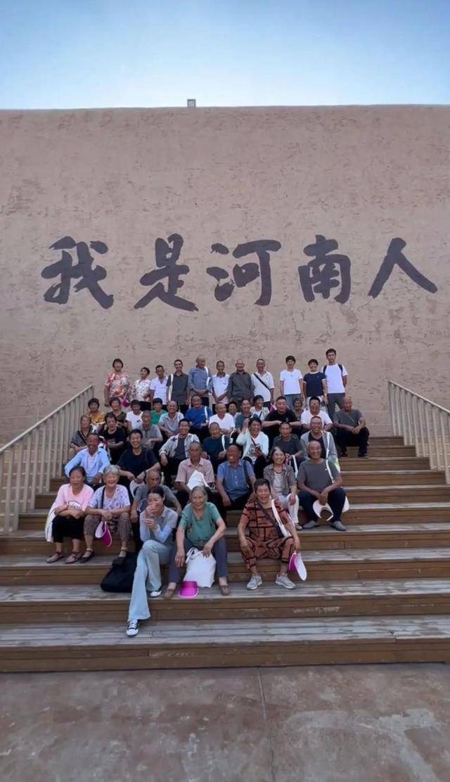 皇冠信用网代理
_河南27岁女孩带村里46名老人游郑州皇冠信用网代理
,村民:她人品相当好,大家都很信任她