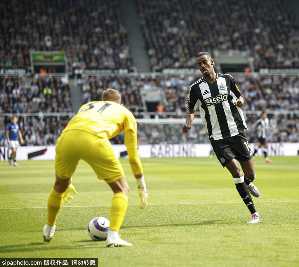 皇冠信用网怎么申请_引援大手笔！利物浦1.3亿求购伊萨克皇冠信用网怎么申请，3500万格伊转会能否成真？