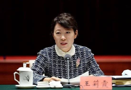 皇冠信用網代理_正部级美女大员被查！千万华服堆满多套住宅皇冠信用網代理，化妆团队提前数小时待命~