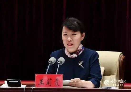 皇冠信用網代理_正部级美女大员被查！千万华服堆满多套住宅皇冠信用網代理，化妆团队提前数小时待命~