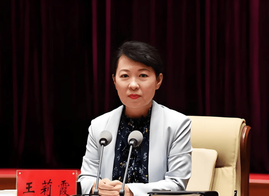 皇冠信用網代理_正部级美女大员被查！千万华服堆满多套住宅皇冠信用網代理，化妆团队提前数小时待命~