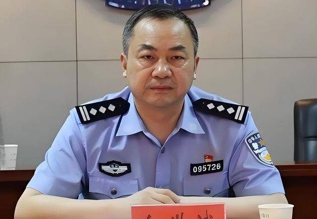 俄罗斯超级联赛
_仙桃市公安局原党委副书记、副局长向世斌被查