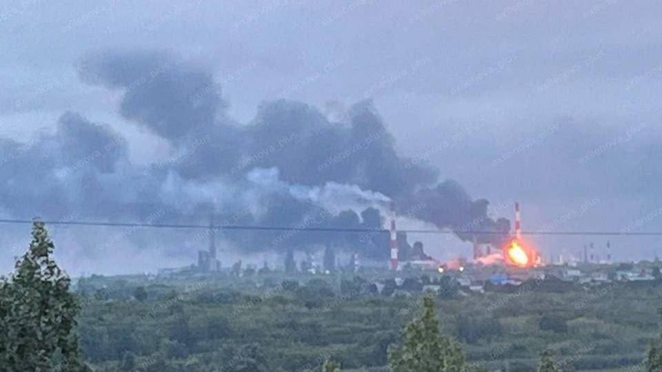 瑞士超级联赛_报复不隔夜！乌刚偷袭俄炼油厂瑞士超级联赛，不到24小时，基辅腾起火红蘑菇云