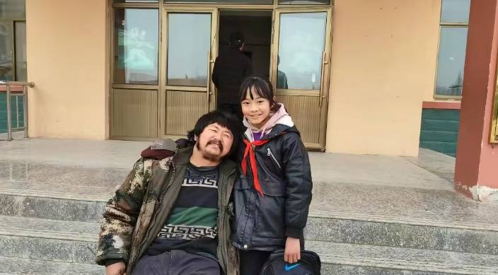 皇冠信用网开户
_胡雷称去见离世女孩最后一面被拒:去了后悔一时皇冠信用网开户
,不去后悔一辈子,“你走了我咋办”