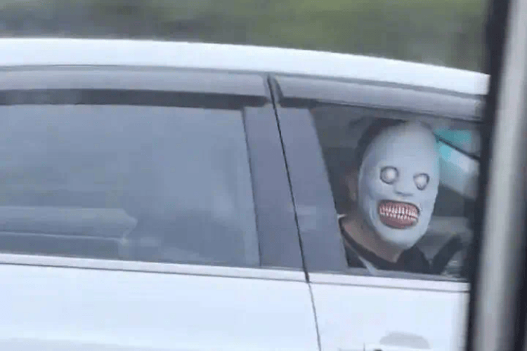 切塞纳vs恩特拉_高速公路“鬼脸”吓人不是恶作剧这么简单