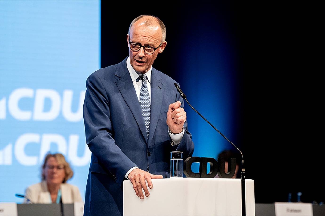 AlK法兰地Vs天狼星_德国总理于10月访华!突然撕毁合作协议AlK法兰地Vs天狼星,宣布放弃中企涡轮机,默茨的手段还是太狠