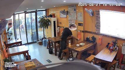 皇冠信用网代理注册_用餐男子5分钟抽40张纸巾擦拭皇冠信用网代理注册，老板娘怒发视频称太浪费；律师：发视频要注意法律风险