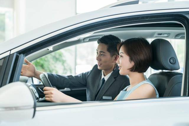 皇冠信用网怎么租_女子试驾时发生交通事故皇冠信用网怎么租，被4S店起诉索赔，她该担责吗？律师分析