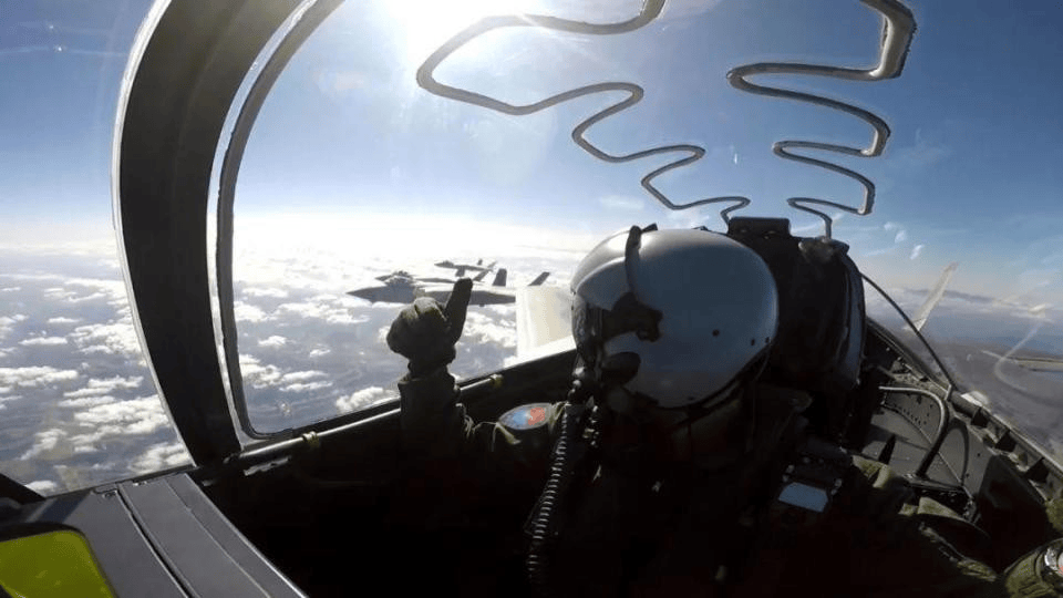 爱尔兰超级联赛_中航重磅官宣:歼-20S性能升级爱尔兰超级联赛,飞行距离再破纪录,国防实力再创新高!