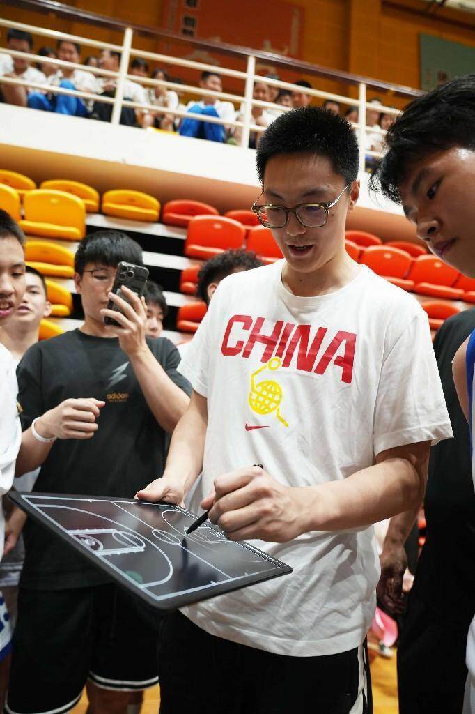 巴西圣保罗州杯_中国男篮主教练郭士强：“没想到华附同学的提问这么专业”