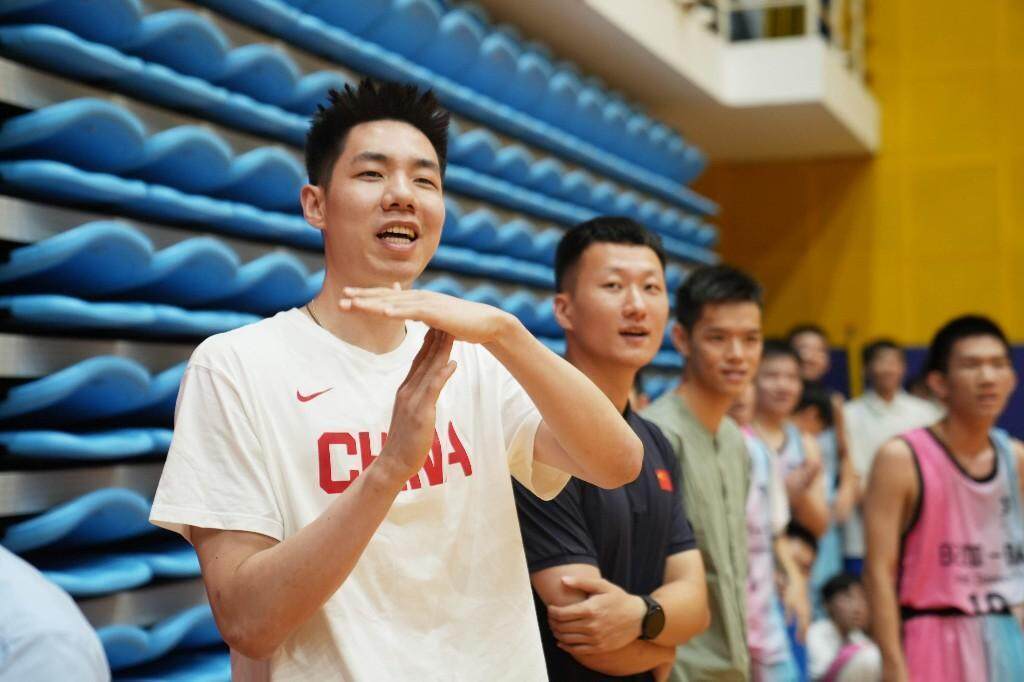 巴西圣保罗州杯_中国男篮主教练郭士强：“没想到华附同学的提问这么专业”