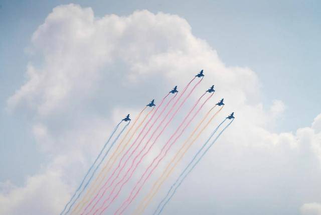 每赫伦vs拉路维尔_憋了几个小时每赫伦vs拉路维尔,外媒锐评九三阅兵:中国武器看着强,但没打过实战