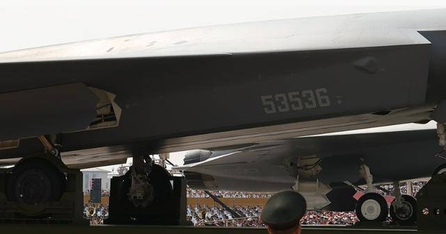 世界杯2026欧洲外围赛_一个座舱的差距:中国无人机已可独立空战世界杯2026欧洲外围赛,美国把无人机改战斗机