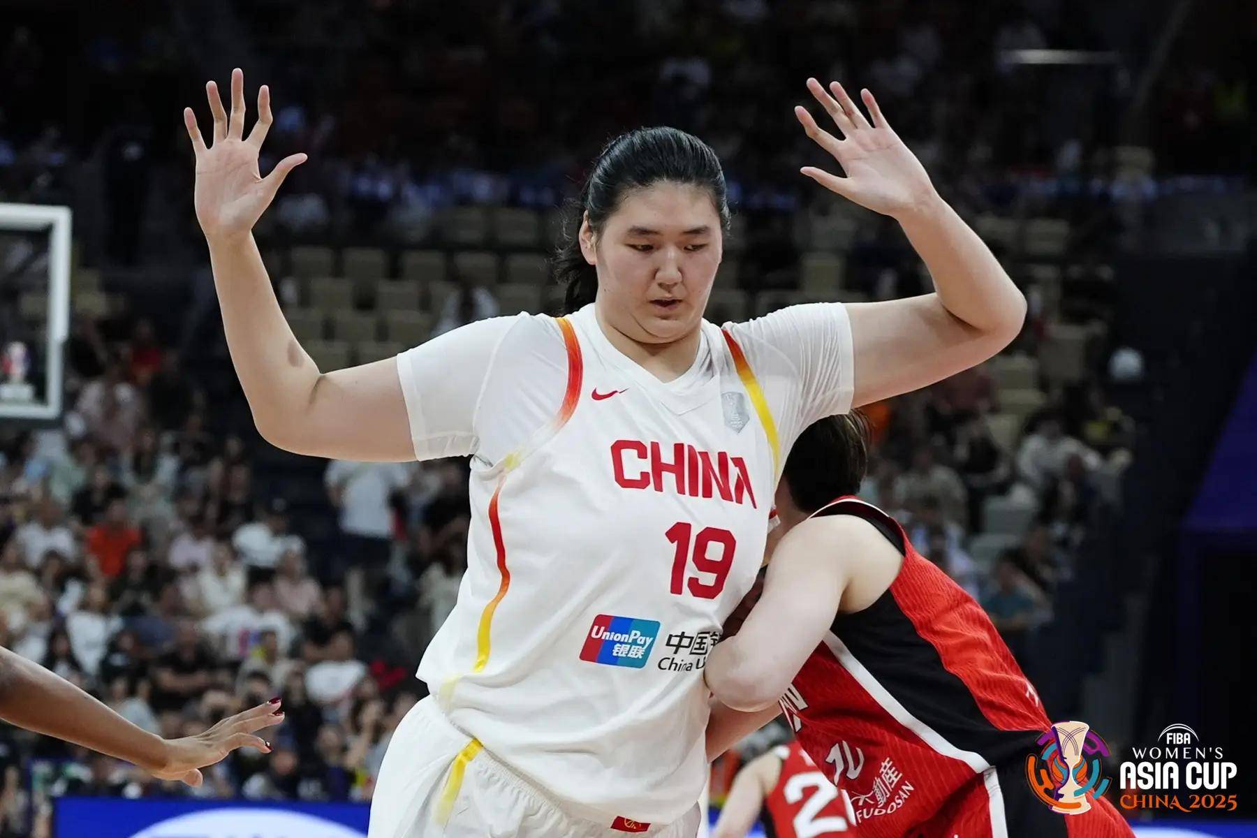 意大利vs 爱沙尼亚_连拉带拽意大利vs 爱沙尼亚！宫鲁鸣：亚洲杯张子宇遭遇对手坏动作