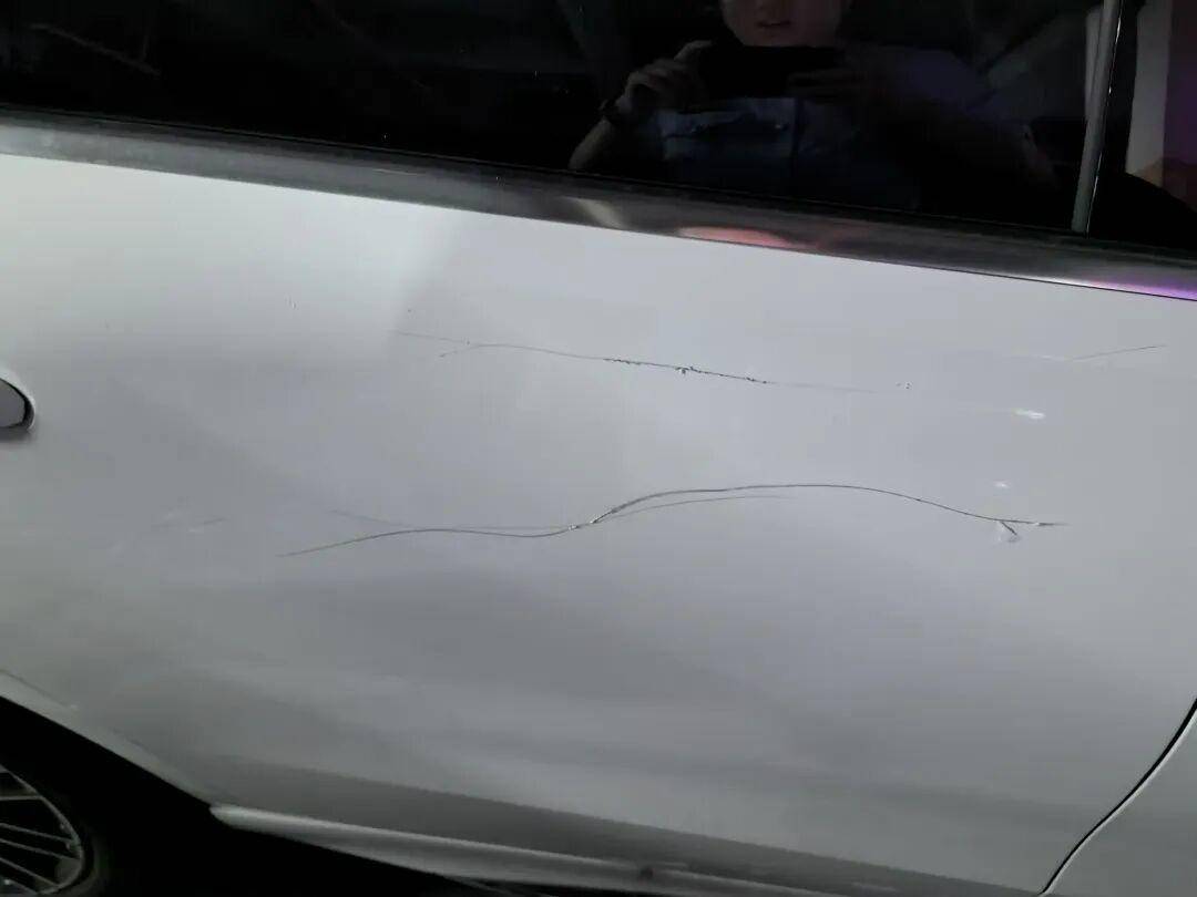 波兰vs芬兰_女子用铁片将邻居奔驰车划开数个口子波兰vs芬兰，被采取刑事强制措施 双方曾因车门磕碰发生口角