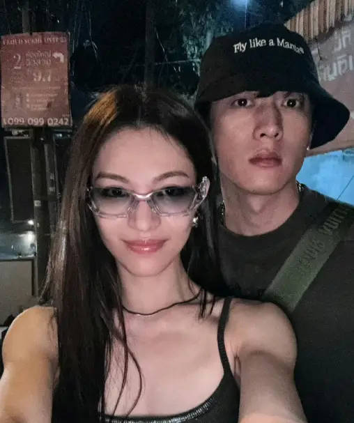 皇冠信用网正网_钟楚曦与侯雯元分手皇冠信用网正网！早前被网友发现删除官宣博文